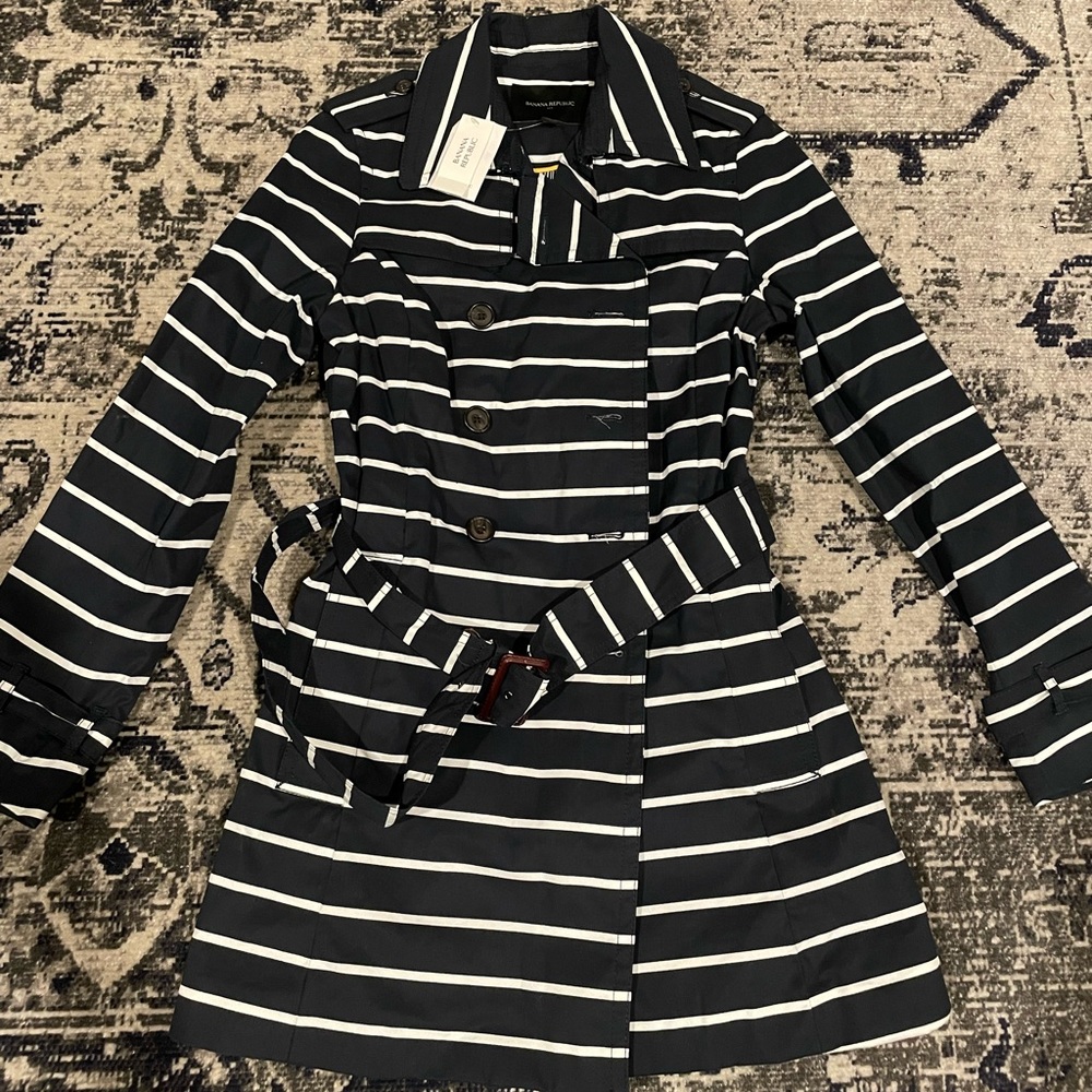 Brand New Banana Republic navy blue and white trench/rain coat